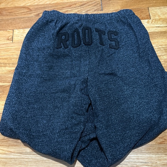 ROOTS black jogger sweatpants - Picture 2 of 2